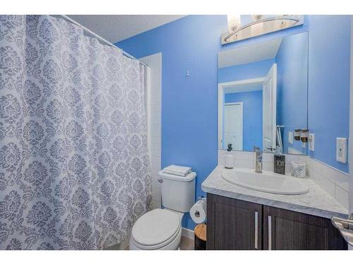 15 Corner Meadows Villas Ne, Calgary, AB - Indoor Photo Showing Bathroom