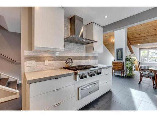 10-2200 Varsity Estates Drive Nw, Calgary, AB - Indoor Photo Showing Kitchen