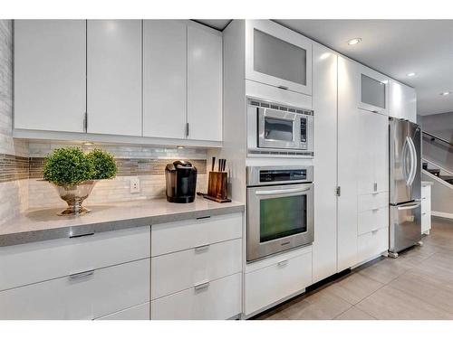 10-2200 Varsity Estates Drive Nw, Calgary, AB - Indoor Photo Showing Kitchen With Upgraded Kitchen