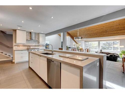 10-2200 Varsity Estates Drive Nw, Calgary, AB - Indoor Photo Showing Kitchen With Double Sink