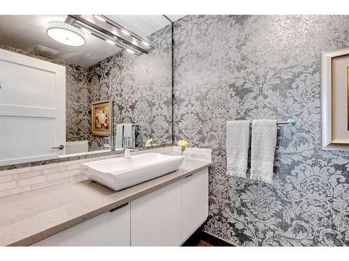 10-2200 Varsity Estates Drive Nw, Calgary, AB - Indoor Photo Showing Bathroom