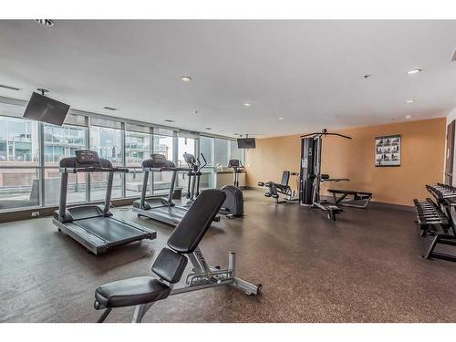 1007-550 Riverfront Avenue Se, Calgary, AB - Indoor Photo Showing Gym Room