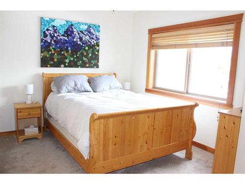 308-1160 Railway Avenue, Canmore, AB - Indoor Photo Showing Bedroom