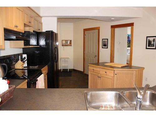 308-1160 Railway Avenue, Canmore, AB - Indoor Photo Showing Kitchen With Double Sink