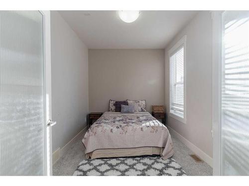 265 Kinniburgh Boulevard, Chestermere, AB - Indoor Photo Showing Bedroom