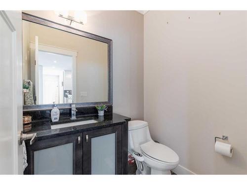 265 Kinniburgh Boulevard, Chestermere, AB - Indoor Photo Showing Bathroom