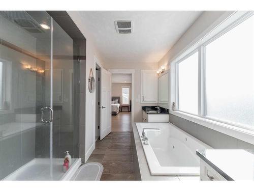 265 Kinniburgh Boulevard, Chestermere, AB - Indoor Photo Showing Bathroom