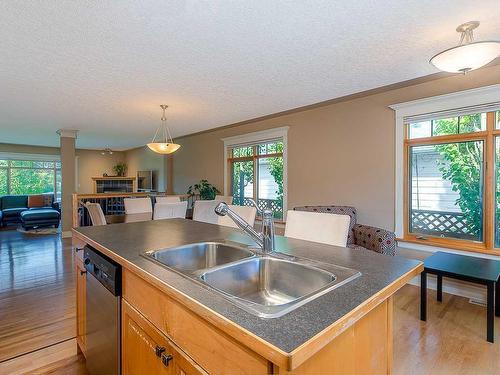 2632 31 Street Sw, Calgary, AB - Indoor Photo Showing Kitchen With Double Sink