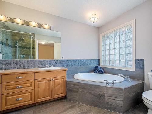 2632 31 Street Sw, Calgary, AB - Indoor Photo Showing Bathroom