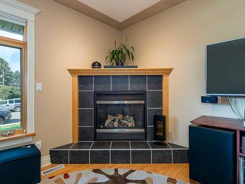2632 31 Street Sw, Calgary, AB - Indoor With Fireplace