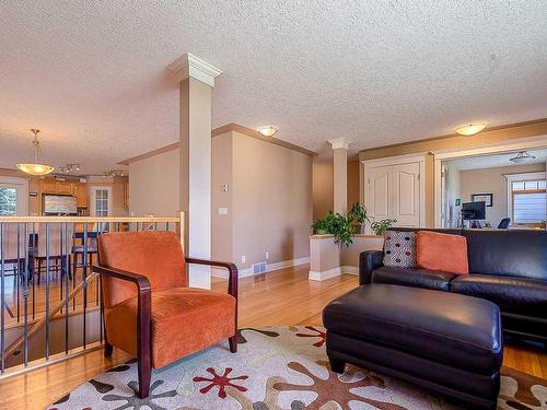 2632 31 Street Sw, Calgary, AB - Indoor Photo Showing Living Room
