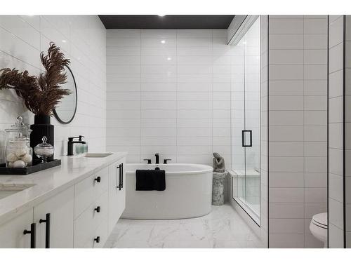 104-835 78 Street Sw, Calgary, AB - Indoor Photo Showing Bathroom
