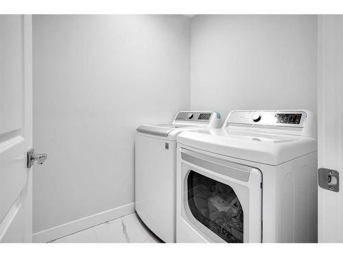 768 Edgefield Crescent, Strathmore, AB - Indoor Photo Showing Laundry Room