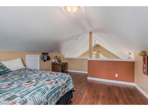 8 Craigs Cove, White Sands, AB - Indoor Photo Showing Bedroom