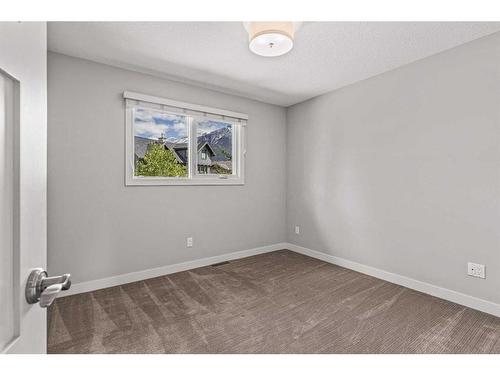 949 13Th Street, Canmore, AB - Indoor Photo Showing Other Room