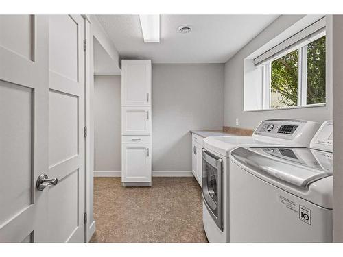 949 13Th Street, Canmore, AB - Indoor Photo Showing Laundry Room