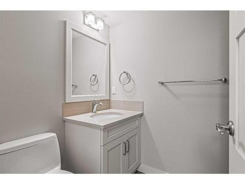 949 13Th Street, Canmore, AB - Indoor Photo Showing Bathroom