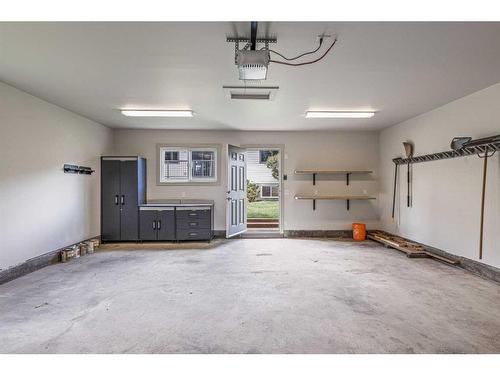 949 13Th Street, Canmore, AB - Indoor Photo Showing Garage