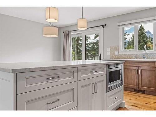 949 13Th Street, Canmore, AB - Indoor Photo Showing Kitchen