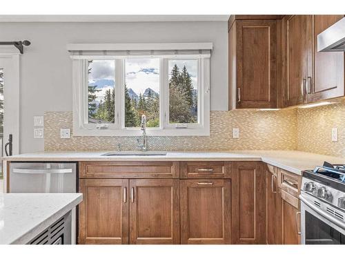 949 13Th Street, Canmore, AB - Indoor Photo Showing Kitchen With Upgraded Kitchen