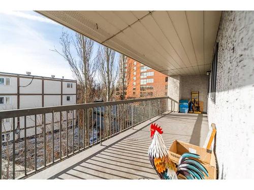 301-305 25 Avenue Sw, Calgary, AB - Outdoor With Exterior
