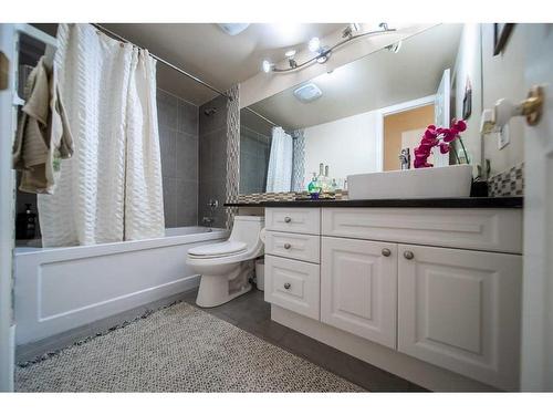 301-305 25 Avenue Sw, Calgary, AB - Indoor Photo Showing Bathroom