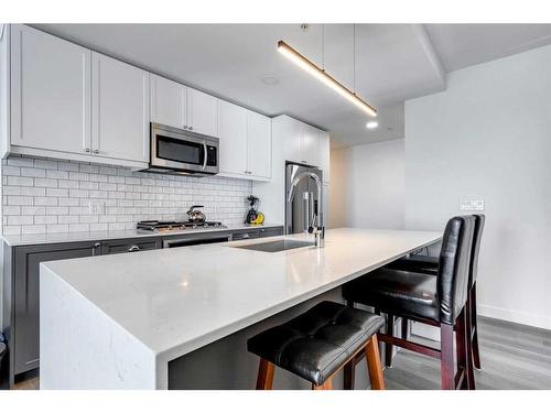 602-327 9A Street Nw, Calgary, AB - Indoor Photo Showing Kitchen With Upgraded Kitchen