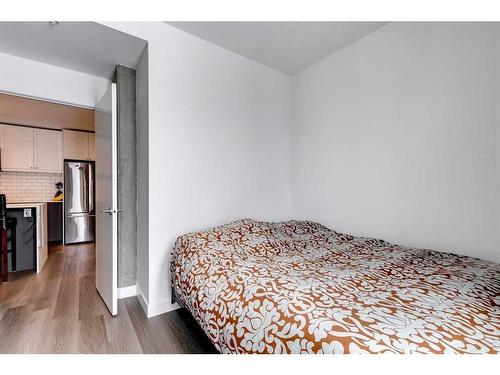 602-327 9A Street Nw, Calgary, AB - Indoor Photo Showing Bedroom