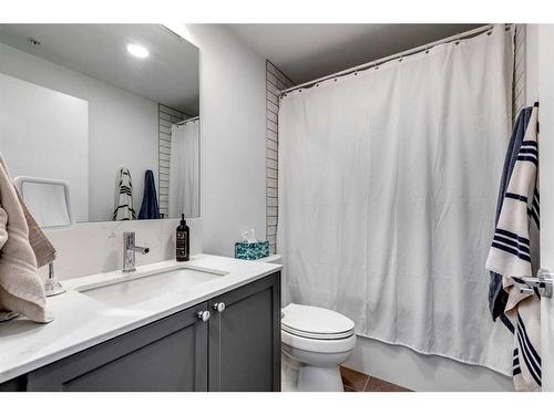 602-327 9A Street Nw, Calgary, AB - Indoor Photo Showing Bathroom