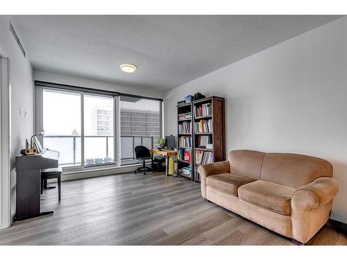 602-327 9A Street Nw, Calgary, AB - Indoor Photo Showing Living Room