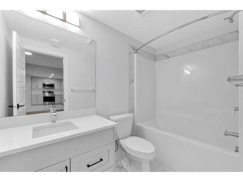 15 Saddlebred Court, Cochrane, AB - Indoor Photo Showing Bathroom