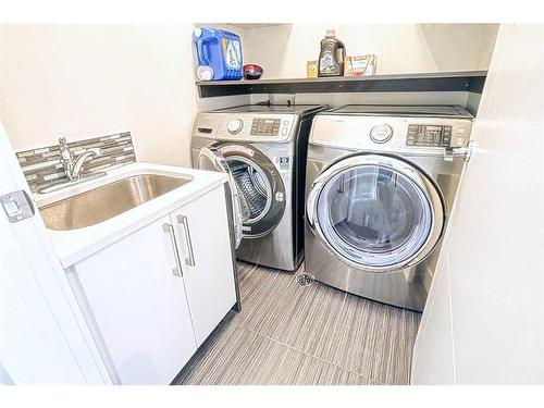2422 37 Street Sw, Calgary, AB - Indoor Photo Showing Laundry Room