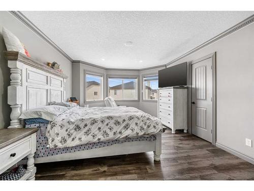 286 Taravista Drive Ne, Calgary, AB - Indoor Photo Showing Bedroom