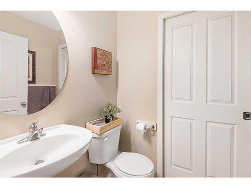 1678 New Brighton Drive Se, Calgary, AB - Indoor Photo Showing Bathroom