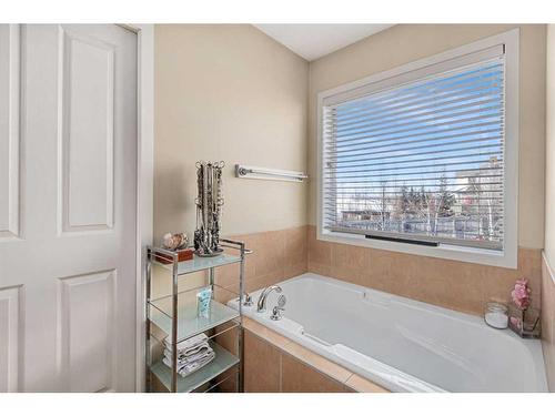 1678 New Brighton Drive Se, Calgary, AB - Indoor Photo Showing Bathroom