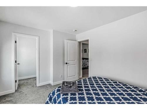 53 Belmont Villas Sw, Calgary, AB - Indoor Photo Showing Bedroom