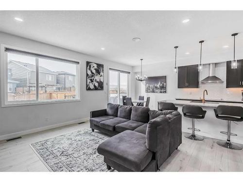 53 Belmont Villas Sw, Calgary, AB - Indoor Photo Showing Living Room
