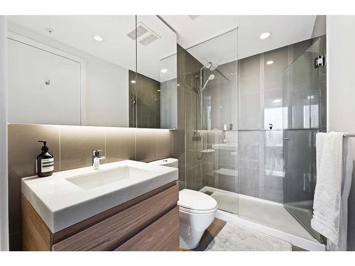 3206-310 12 Avenue Sw, Calgary, AB - Indoor Photo Showing Bathroom