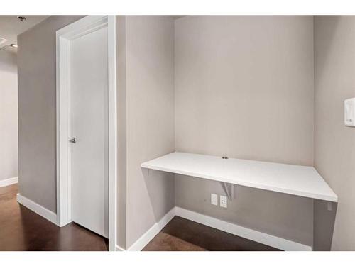 401-235 9A Street Nw, Calgary, AB - Indoor Photo Showing Bathroom