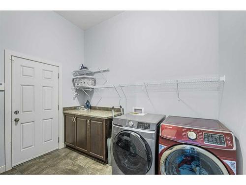 381 Evanspark Circle Nw, Calgary, AB - Indoor Photo Showing Laundry Room