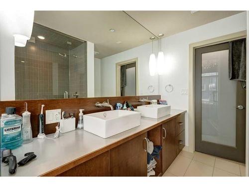 1804-530 12 Avenue Sw, Calgary, AB - Indoor Photo Showing Bathroom