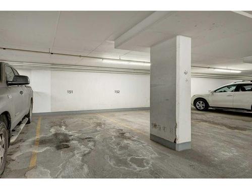1804-530 12 Avenue Sw, Calgary, AB - Indoor Photo Showing Garage