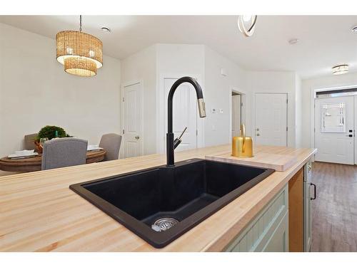 25-610 4 Avenue Sw, Sundre, AB - Indoor Photo Showing Kitchen