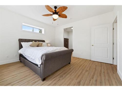 25-610 4 Avenue Sw, Sundre, AB - Indoor Photo Showing Bedroom