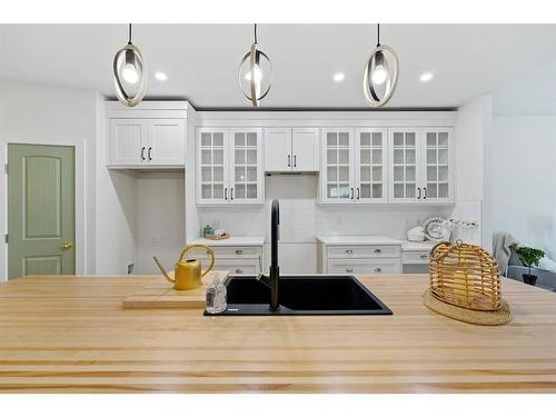 25-610 4 Avenue Sw, Sundre, AB - Indoor Photo Showing Kitchen