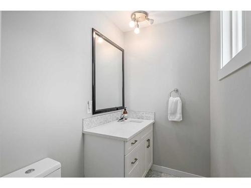 11468 Braniff Road Sw, Calgary, AB - Indoor Photo Showing Bathroom
