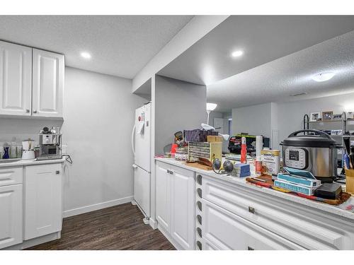 11468 Braniff Road Sw, Calgary, AB - Indoor Photo Showing Kitchen
