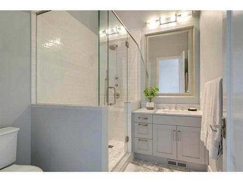 1215 Bellevue Avenue Se, Calgary, AB - Indoor Photo Showing Bathroom