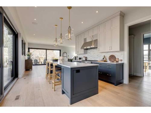 1215 Bellevue Avenue Se, Calgary, AB - Indoor Photo Showing Kitchen With Upgraded Kitchen