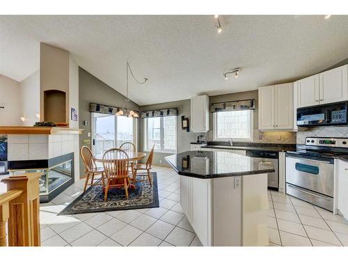 2281 Sirocco Drive Sw, Calgary, AB - Indoor Photo Showing Kitchen